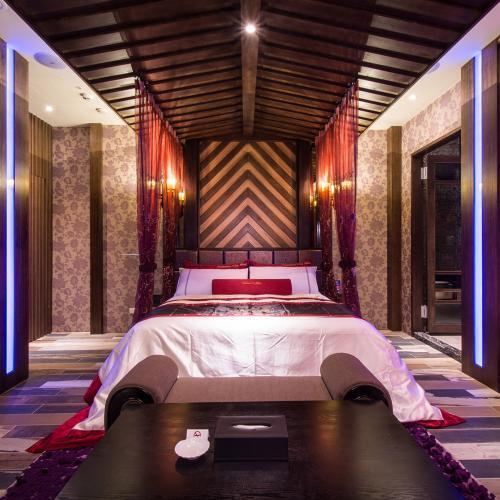 台中【紫禁城精品汽車旅館】雙人休息3H水雲間車庫房型/可加價升等(MO)3