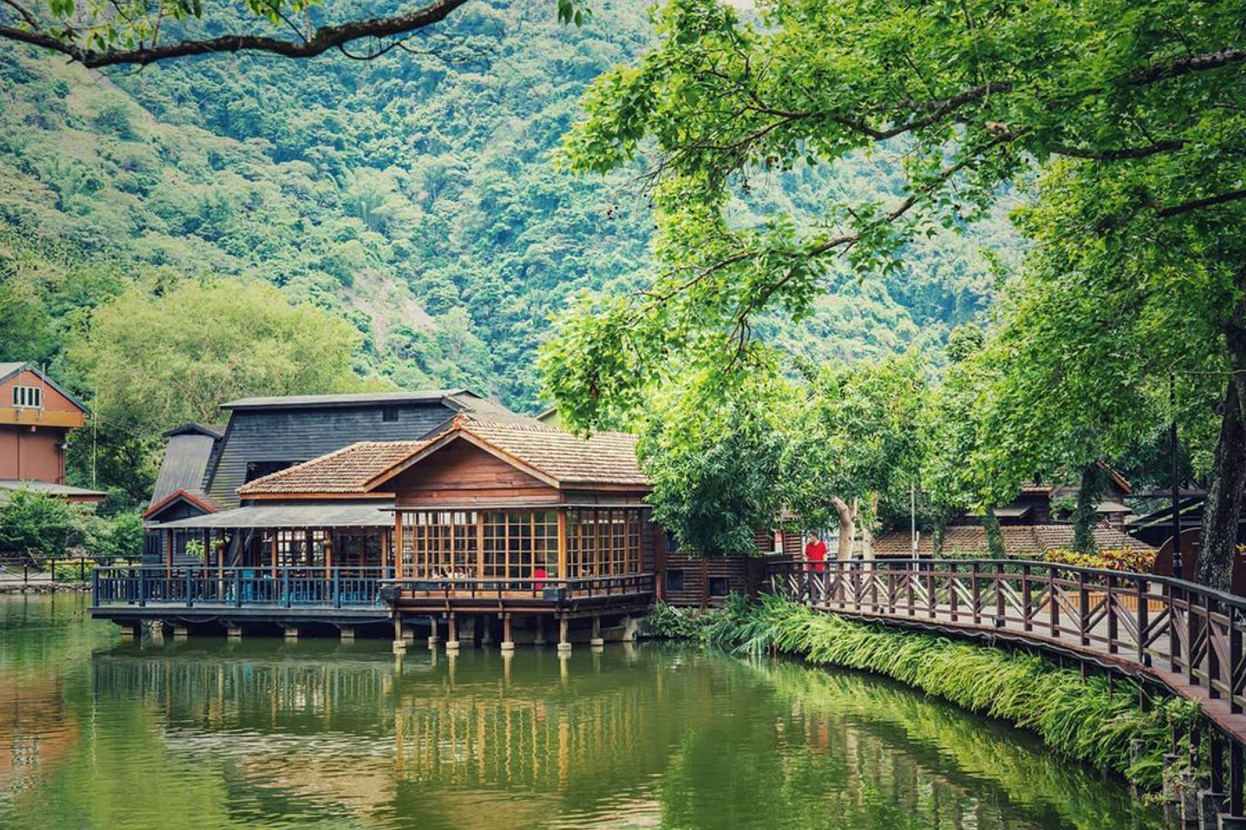 嘉里二日走透透11