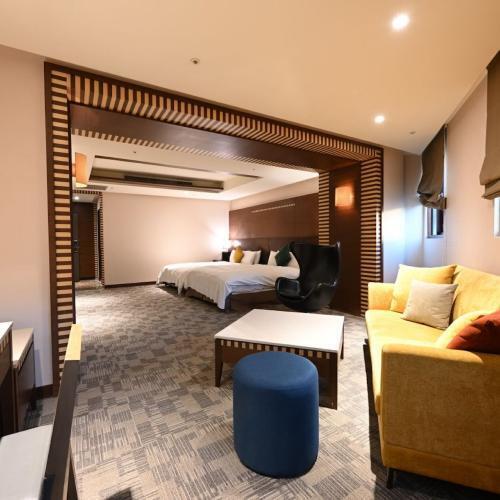 三重【丰居微風館】平日不指定四人房住宿券+免費延退1小時(MO25)2