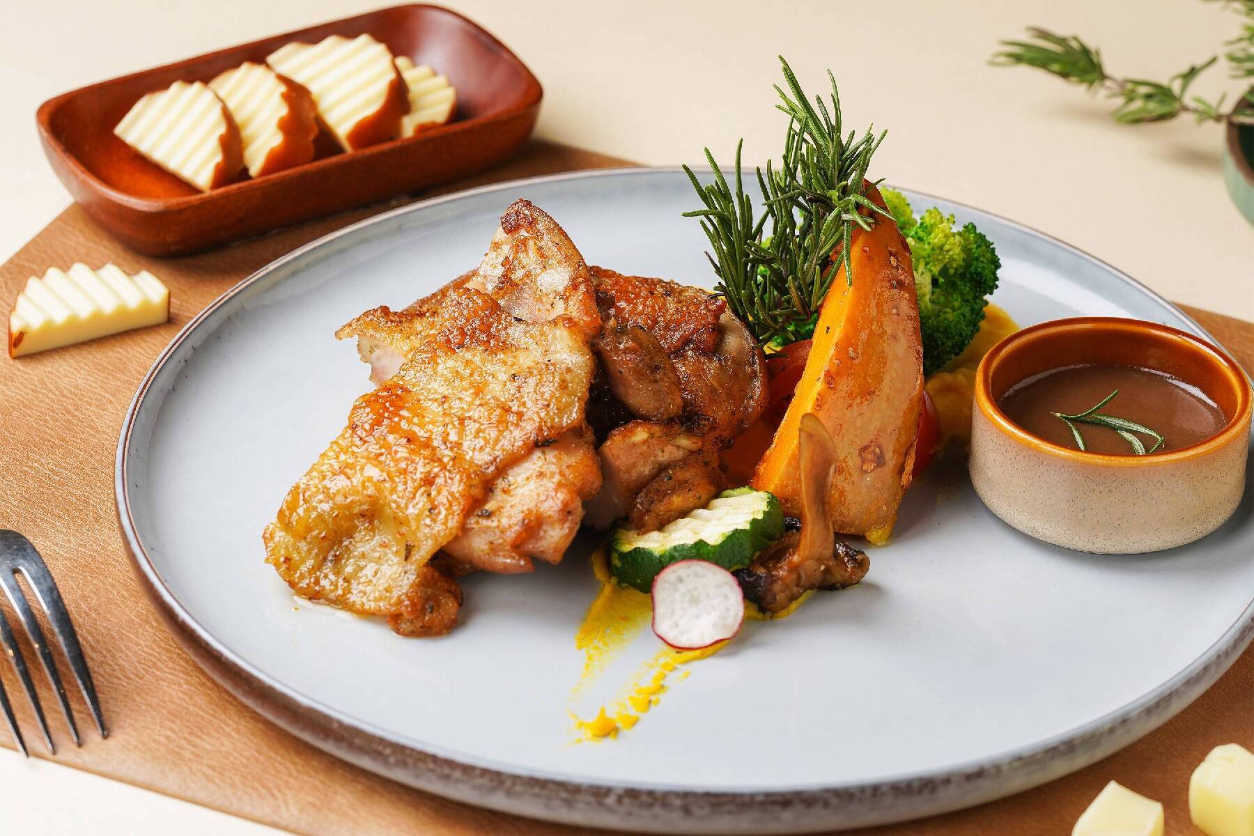 和逸飯店•高雄中山館Cozzi THE Roof-平假日午晚餐券1