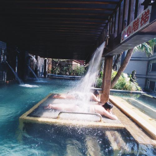 苗栗【日出溫泉渡假飯店】露天風呂單人泡湯券(MO)1