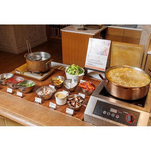 【台北六福萬怡酒店】敘日餐廳週五至週日自助式下午茶雙人券｜假日免加價MO267