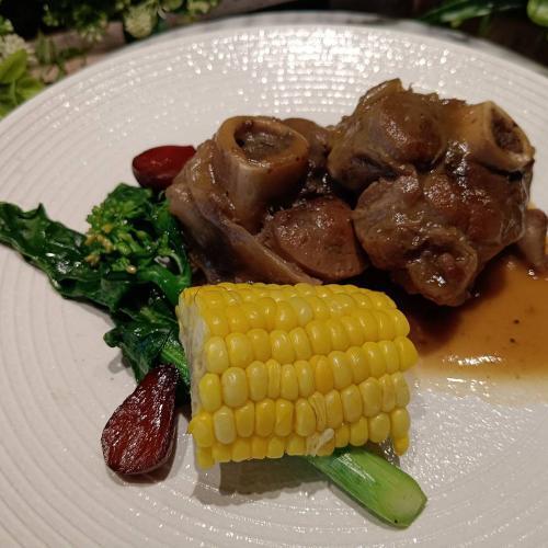 【國聯大飯店】板石平日晚間套餐單人券|下殺72折(MO26)6