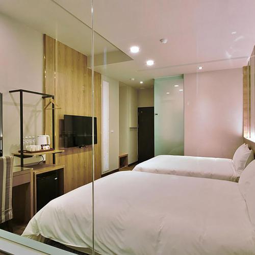 礁溪【沐恩遠東溫泉度假飯店】平日奢華家庭客房一泊一食住宿券(MO)2