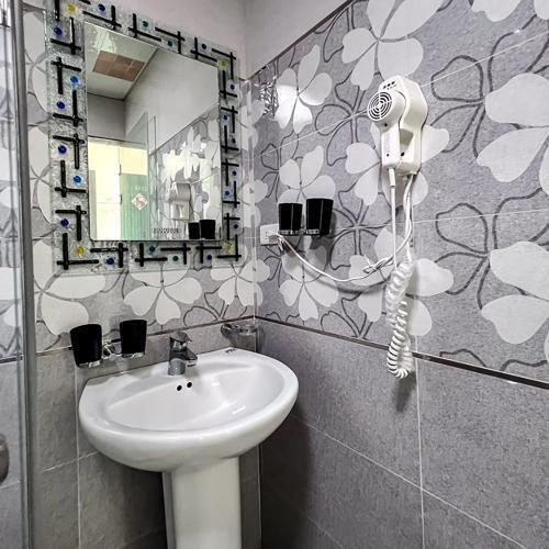 墾丁恆春【麗昕緹渡假會館/夏日微醺民宿】 8人包棟專案券 (MO)1