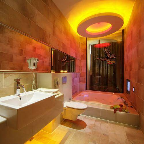 台中【杜拜風情時尚旅館】雙人休息平日4H假日3H/E房型(MO)4