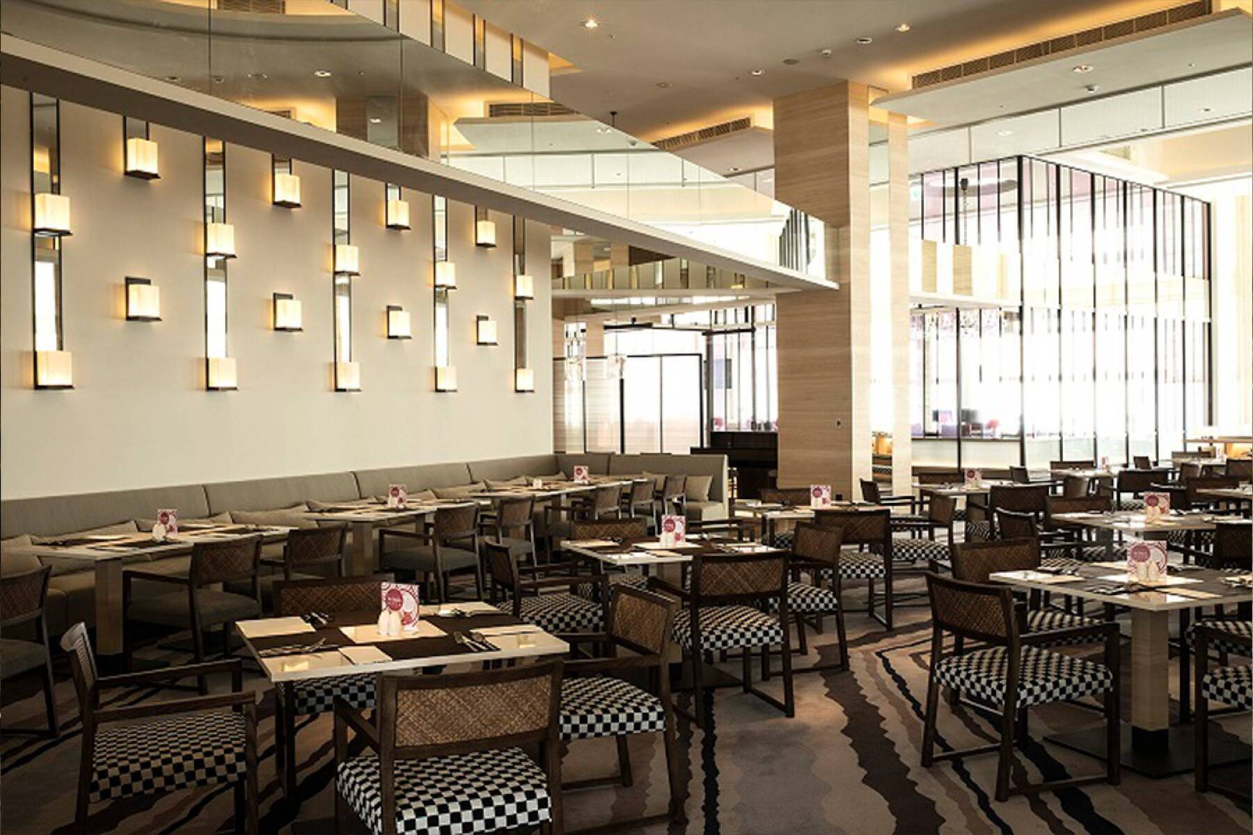 和逸飯店•高雄中山館Cozzi THE Roof-平假日午晚餐券4