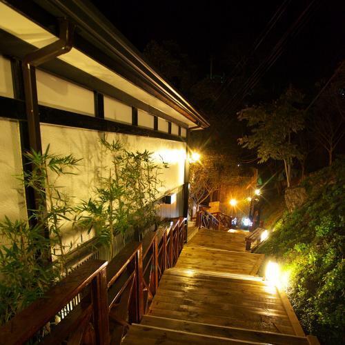 泰安【湯悅溫泉會館】禪悅和/洋式四人湯房平日優惠住宿一泊一食MO6