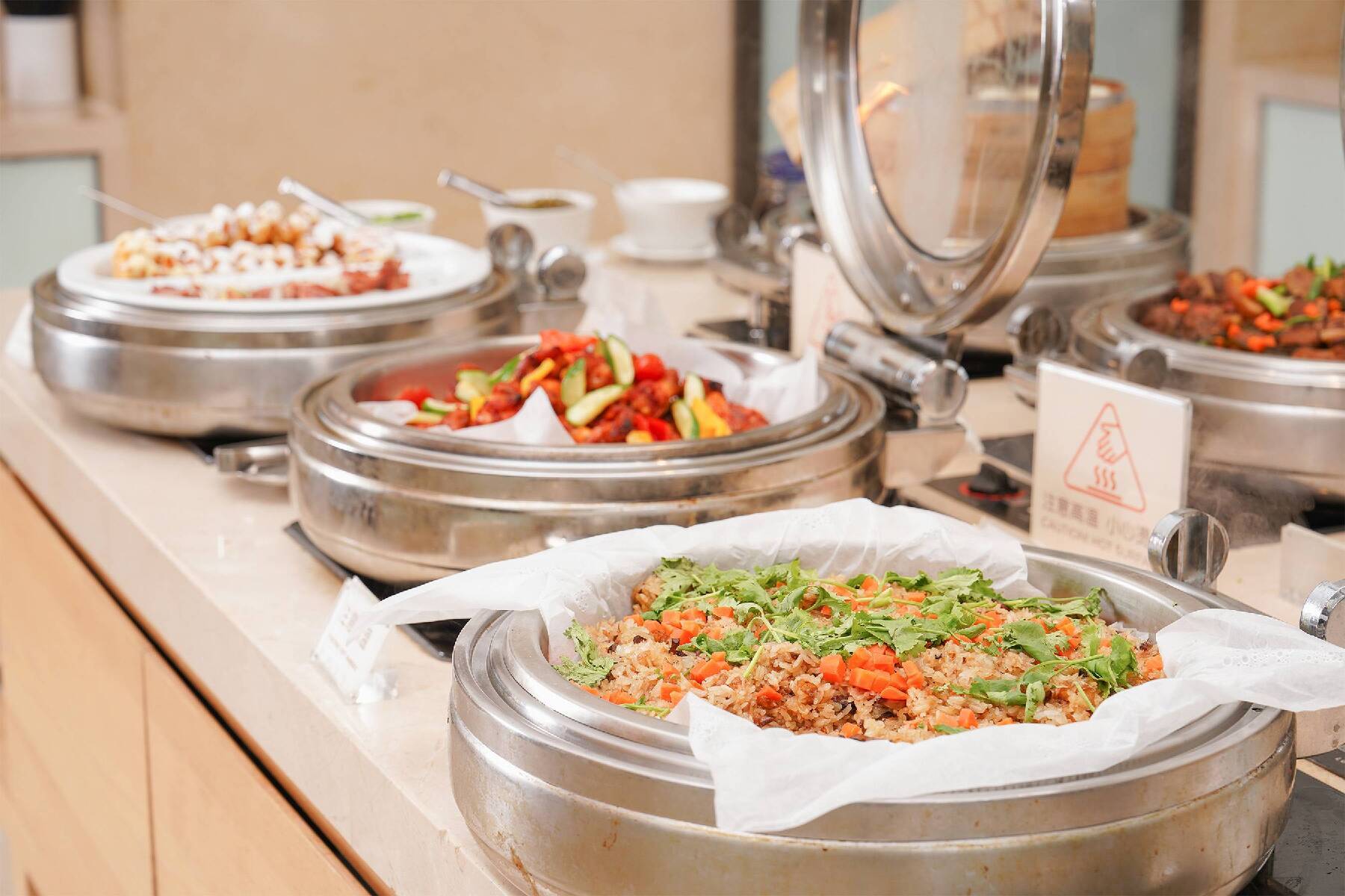 和逸飯店•高雄中山館Cozzi THE Roof-平假日午晚餐券5