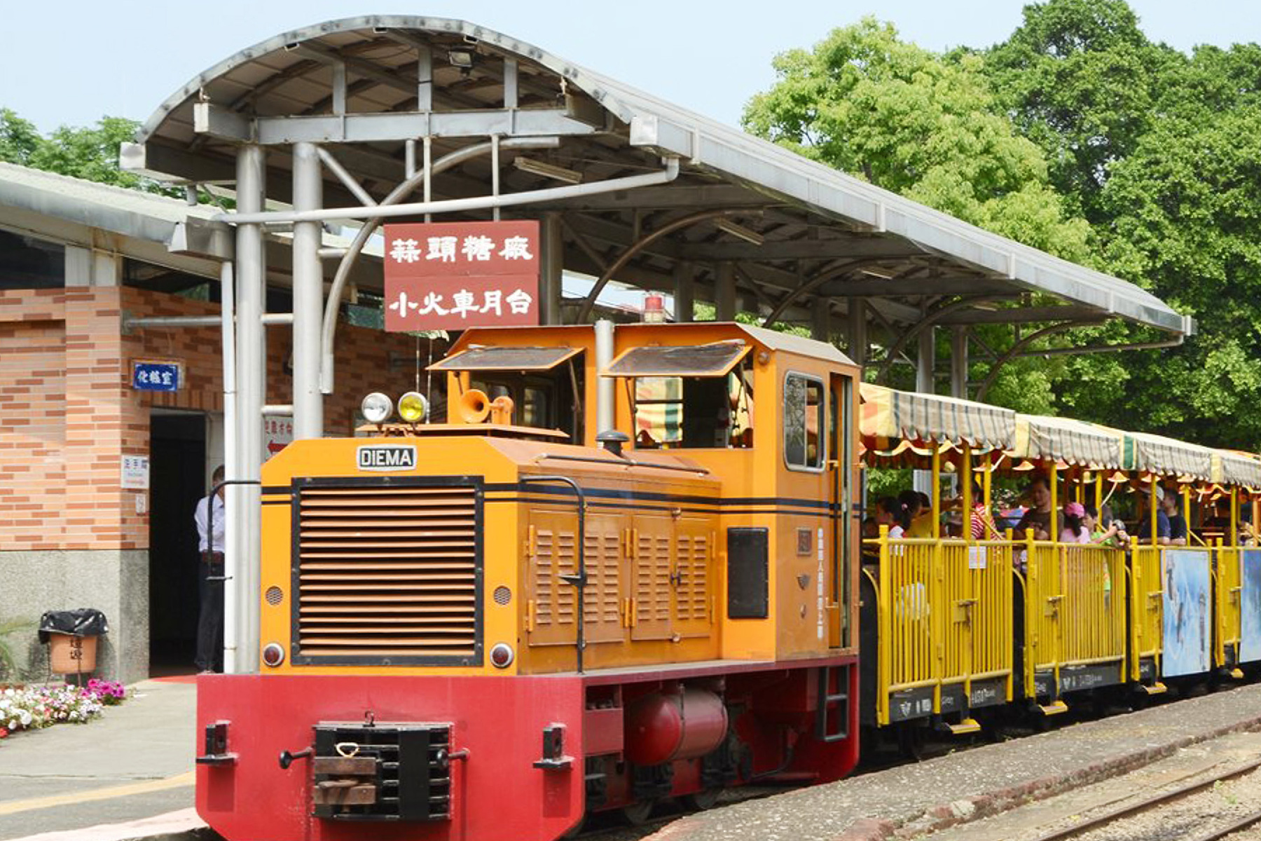 盛夏黃金雨~糖廠五分車、氣泡飲DIY~親子一日遊3