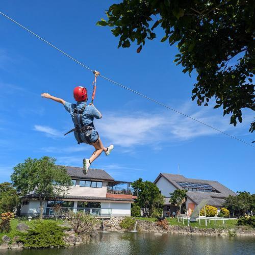 宜蘭【綠舞國際觀光飯店】玥-山景客房-一泊一食 贈經典浴衣或大正浪漫+經典體驗5選1+萌寵餵食體驗+黑RuRu遊園+雙人滑索7