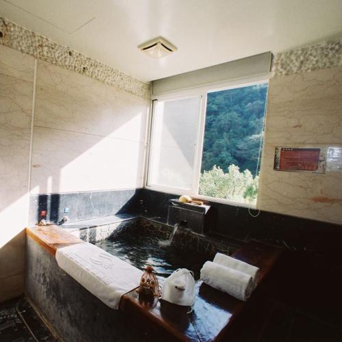 苗栗【日出溫泉渡假飯店】日出雙人套房一泊一食/含露天風呂(MO)4