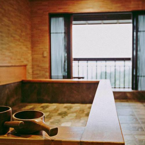 花蓮【山灣水月景觀溫泉會館】景觀四人房一泊一食住宿券(MO)1