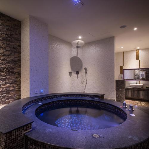 台中【紫禁城精品汽車旅館】雙人休息3H帝王行宮車庫房型/可加價升等(MO)5