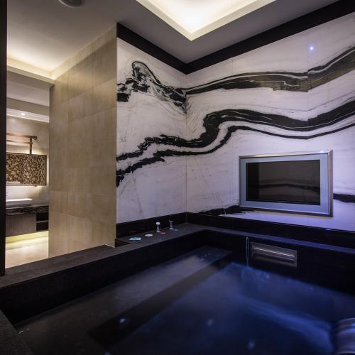 台中【紫禁城精品汽車旅館】雙人休息3H水雲間車庫房型/可加價升等(MO)5