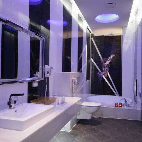 台中【杜拜風情時尚旅館】雙人休息平日4H假日3H/E房型(MO)6