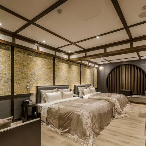 台中【合樂商務設計旅店】尊爵家庭四人房住宿券(MO)2
