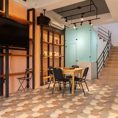 墾丁恆春【麗昕緹渡假會館/夏日微醺民宿】四人房住宿券 (MO)4